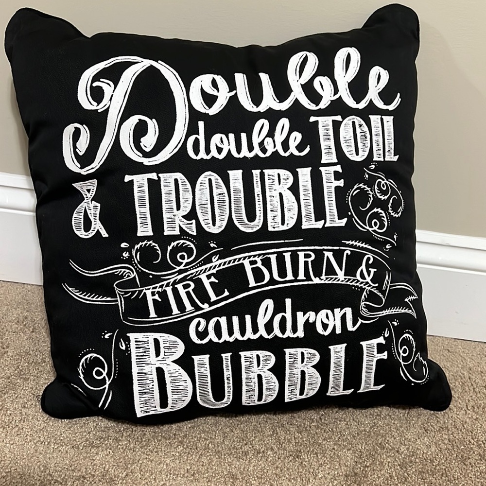 Kirkland’s Halloween Throw Pillow 16x16 *SMOKE FREE & PET FREE *